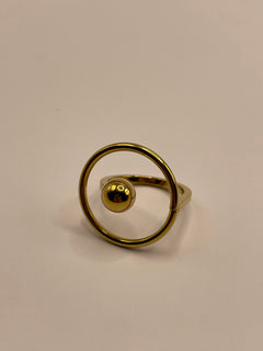 ANILLO CIRCULO PERLA AL CENTRO DORADO