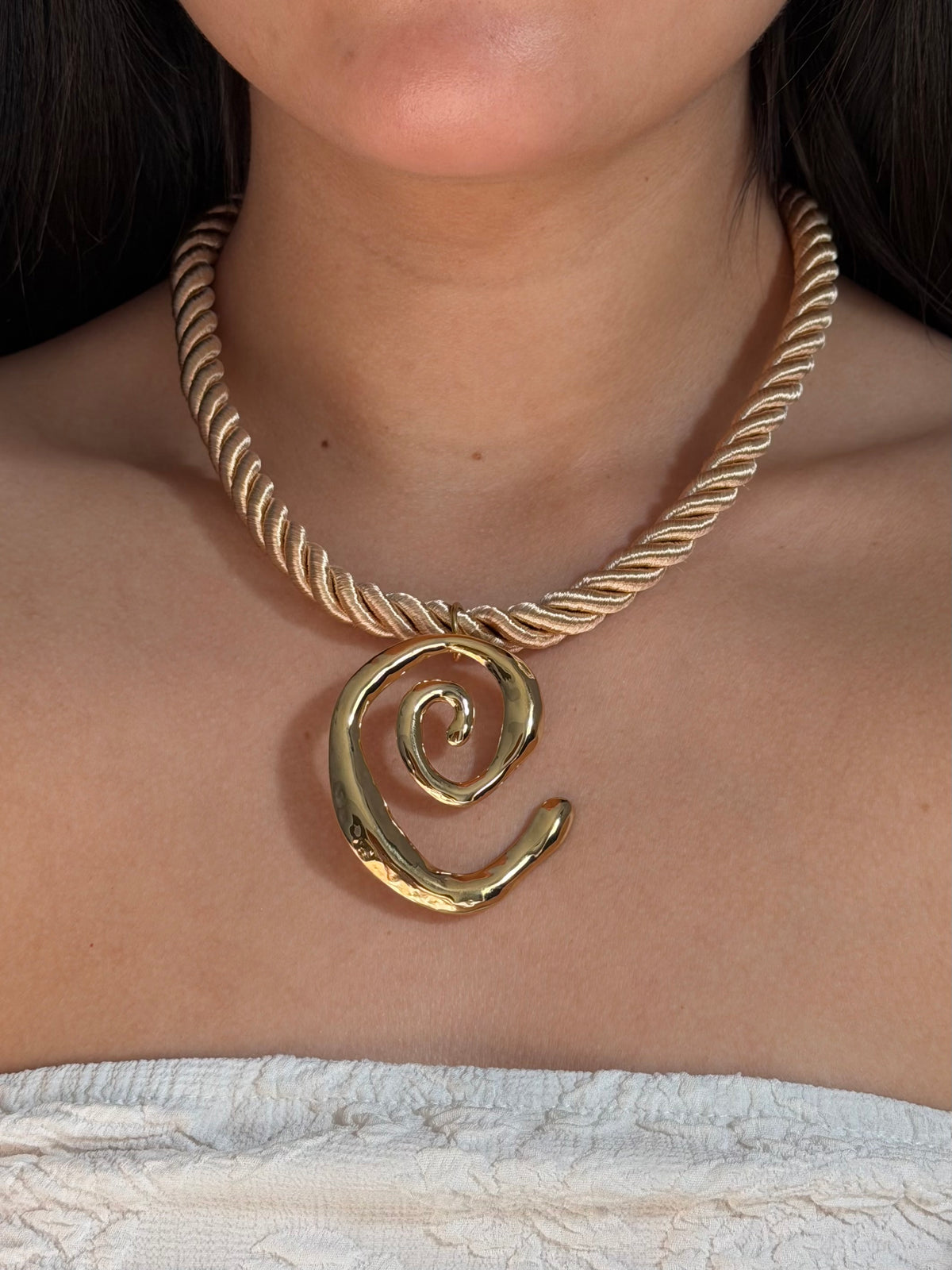 COLLAR ESPIRAL BEIGE