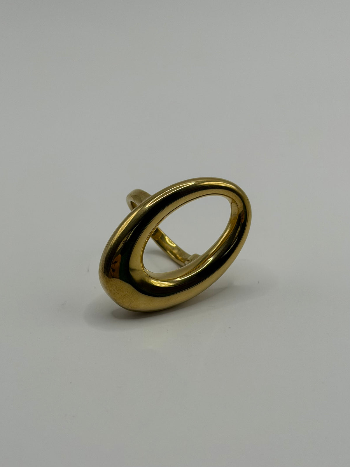 ANILLO OVALADO ANCHO TALLA 8