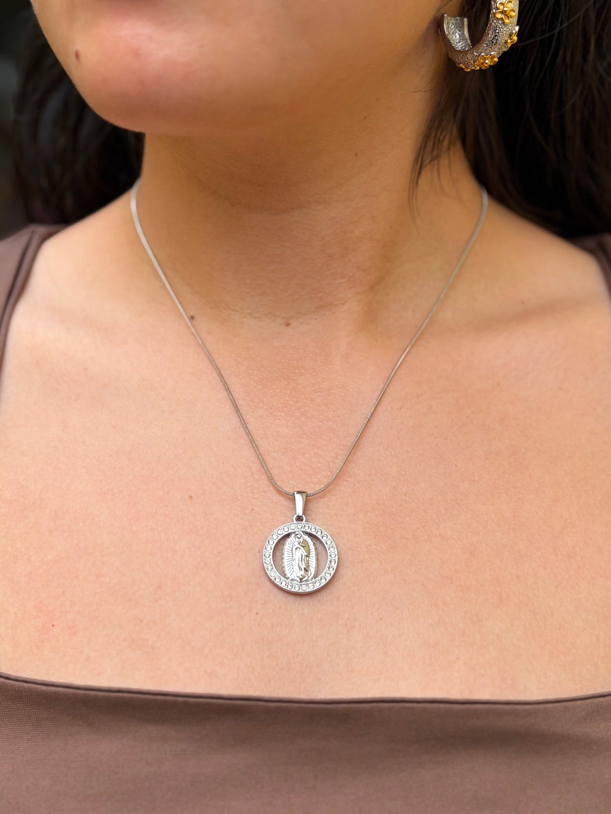 COLLAR VIRGEN PLATA GLOWY