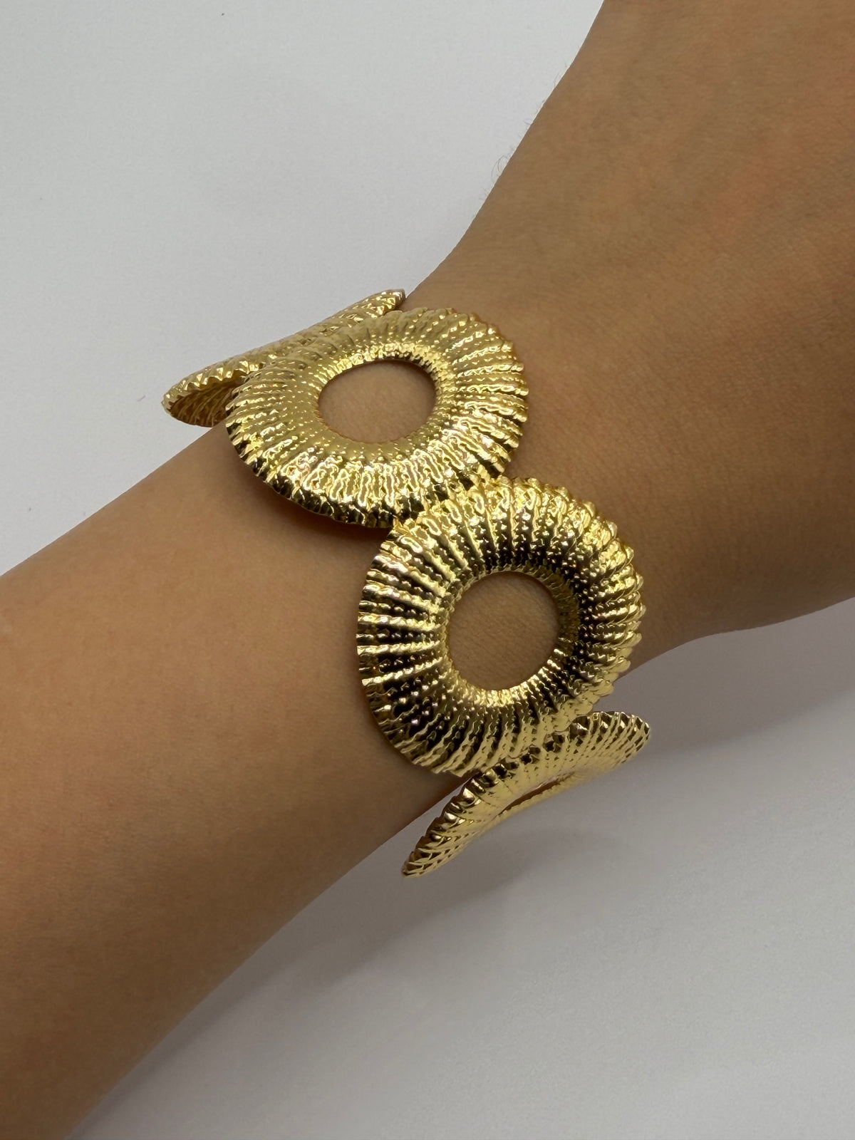 PULSERA CIRCULOS DORADA