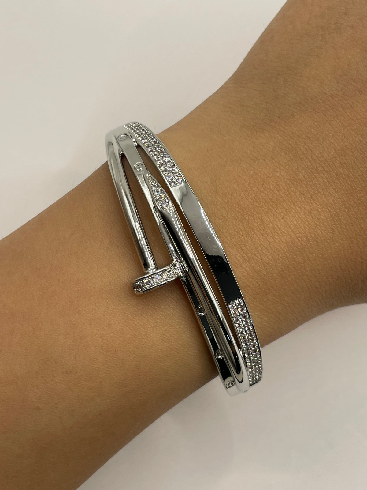 PULSERA CLAVO GRUESA PLATA