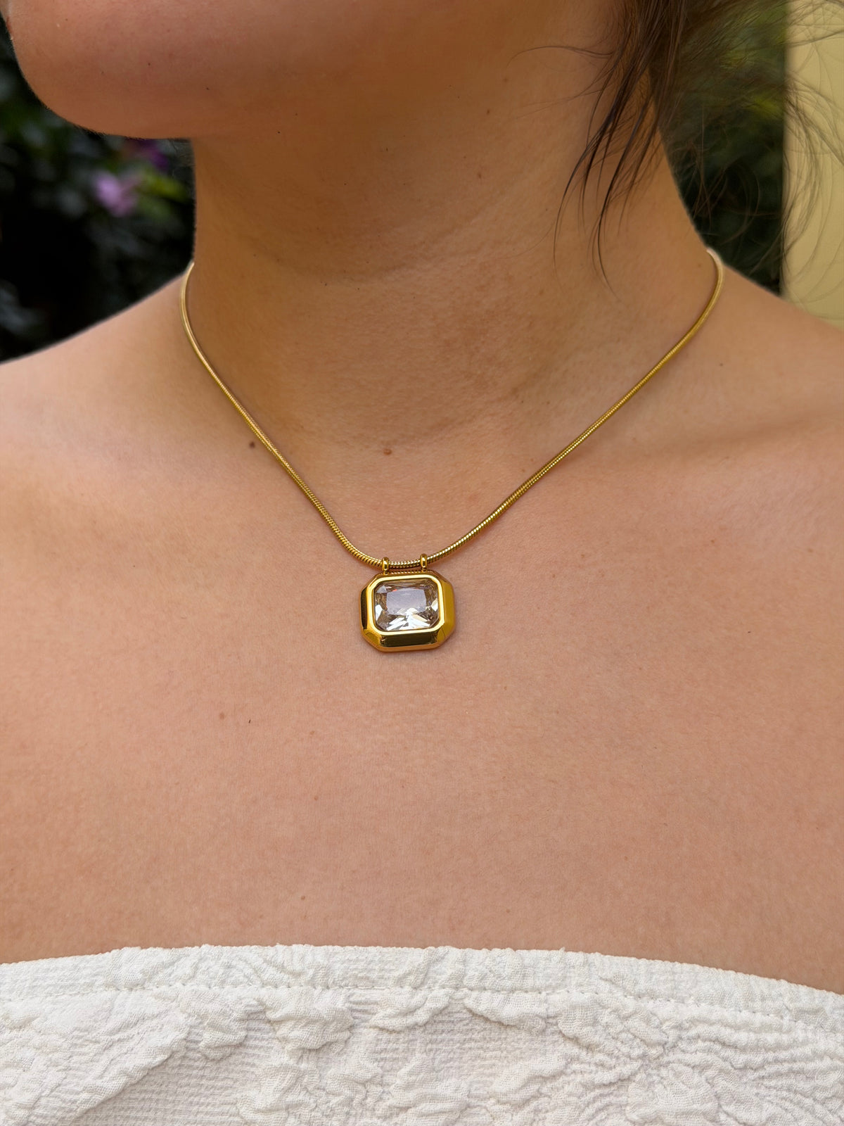 COLLAR CUADRADO ZIRCONIA DORADA