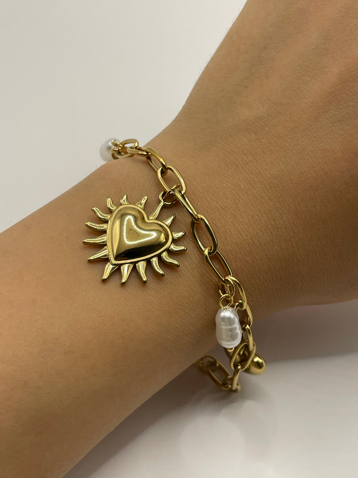 PULSERA DORADA CORAZON SOL