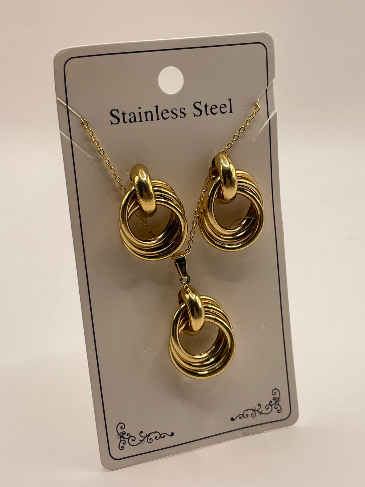 CONJUNTO NUDO DORADO TRIPLE
