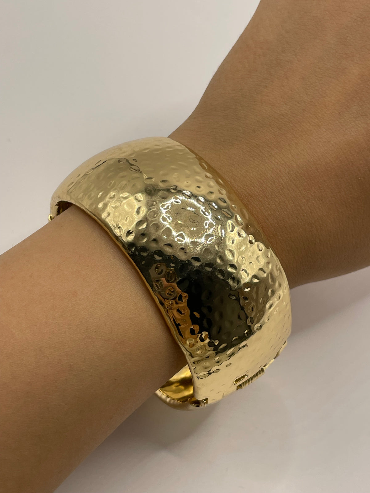 PULSERA GRUESA DORADA