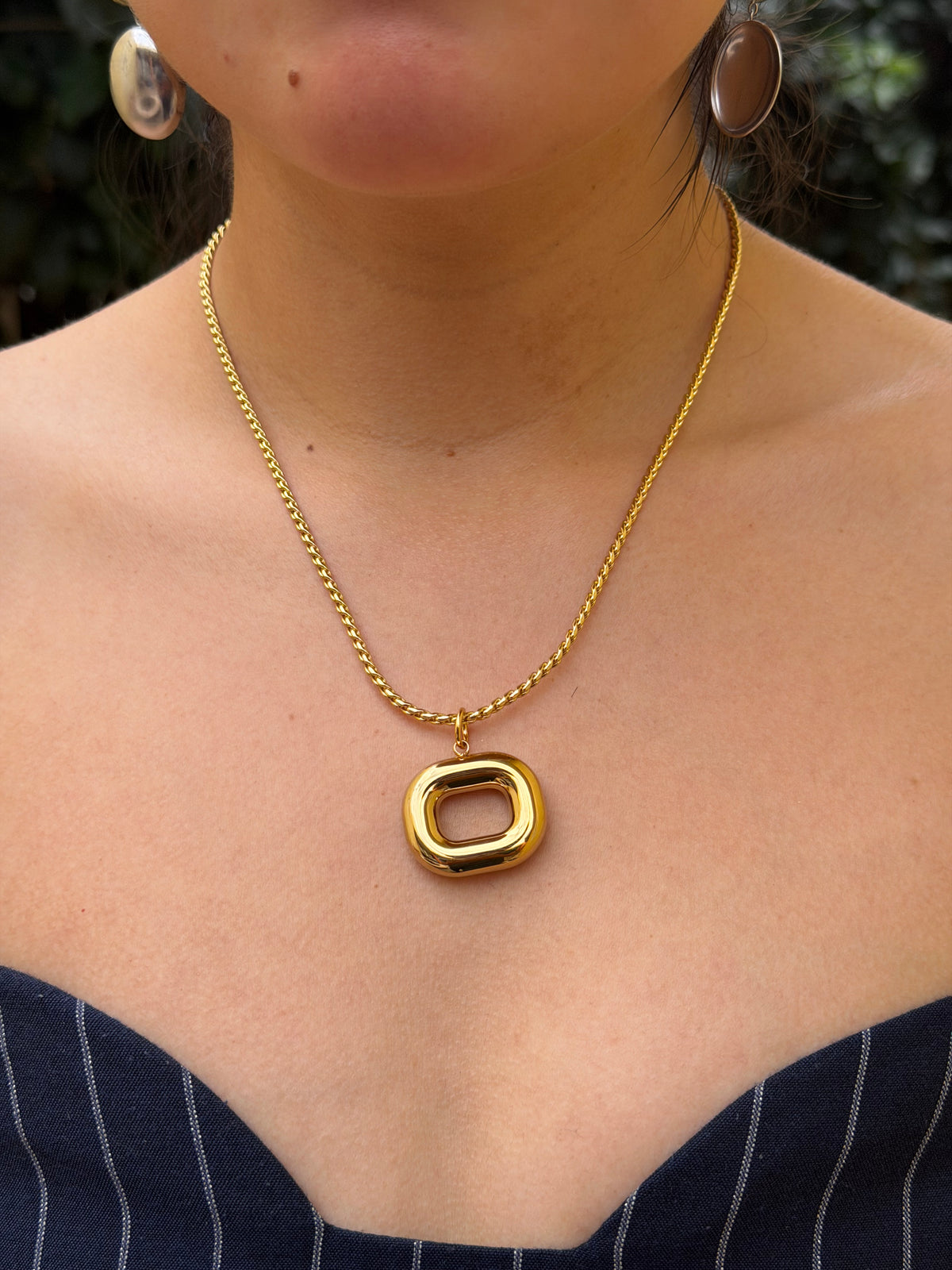COLLAR DONA CUADRADA DORADA