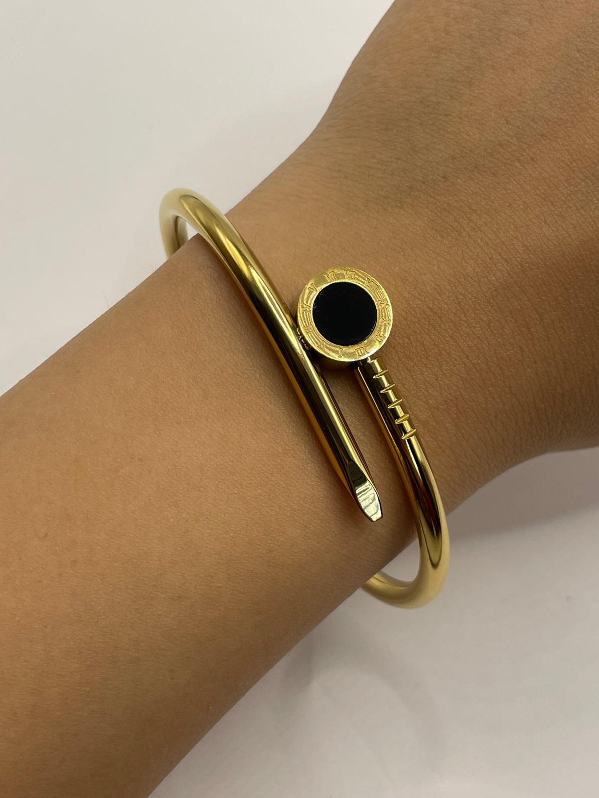 PULSERA CLAVO NEGRA
