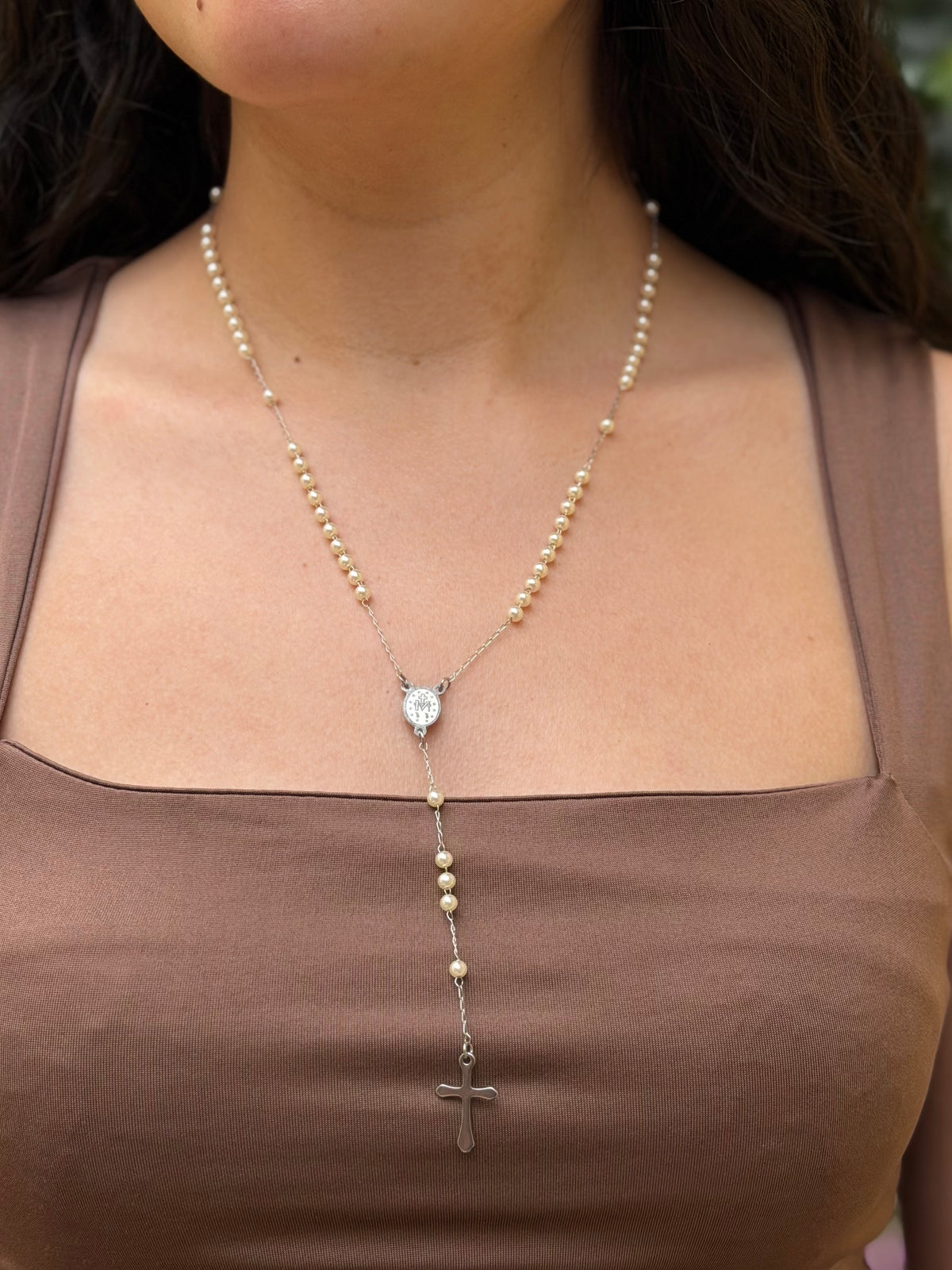 COLLAR ROSARIO BEIGE