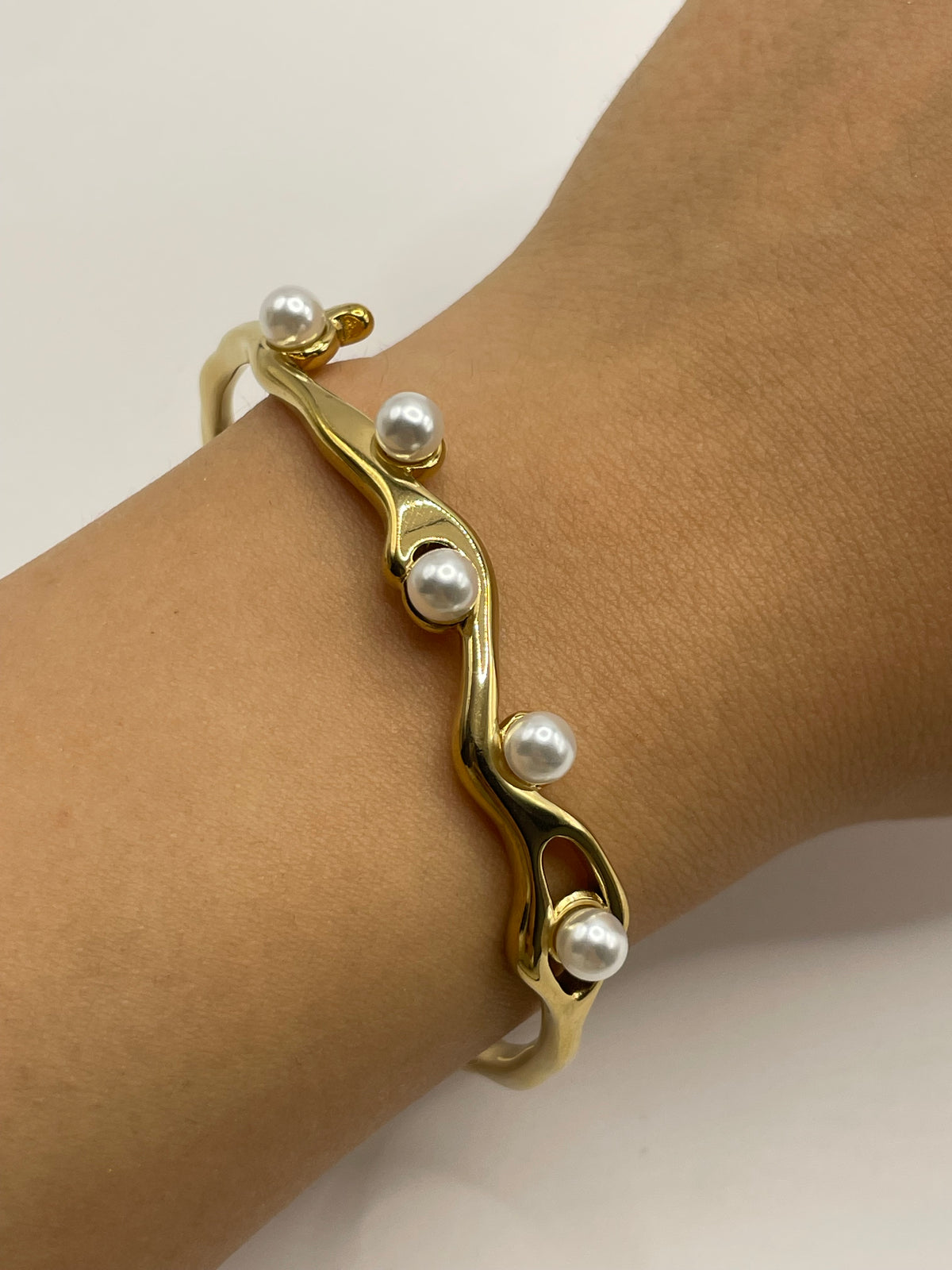 PULSERA DORADA PERLAS