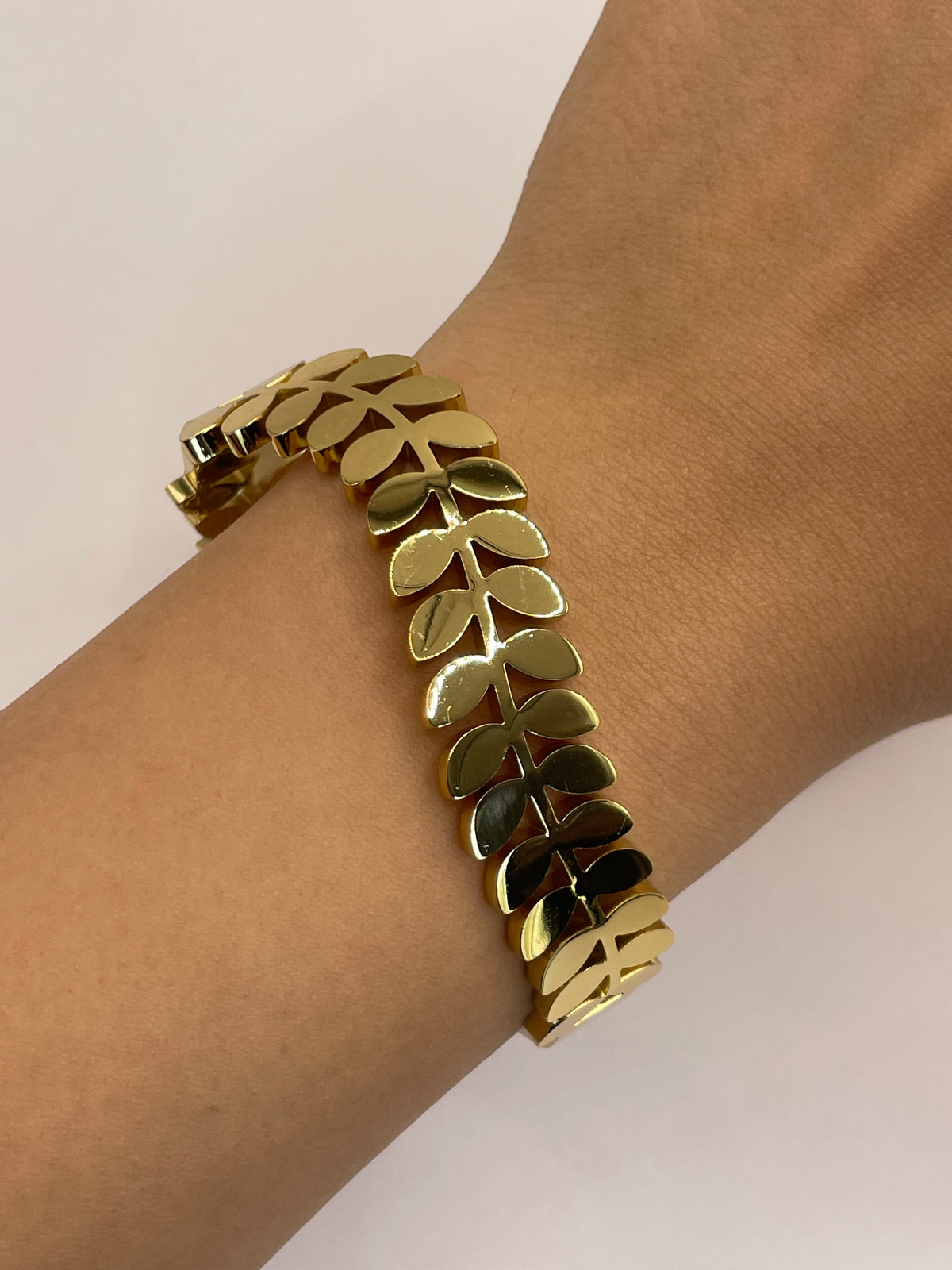 PULSERA TORCIDA DORADA