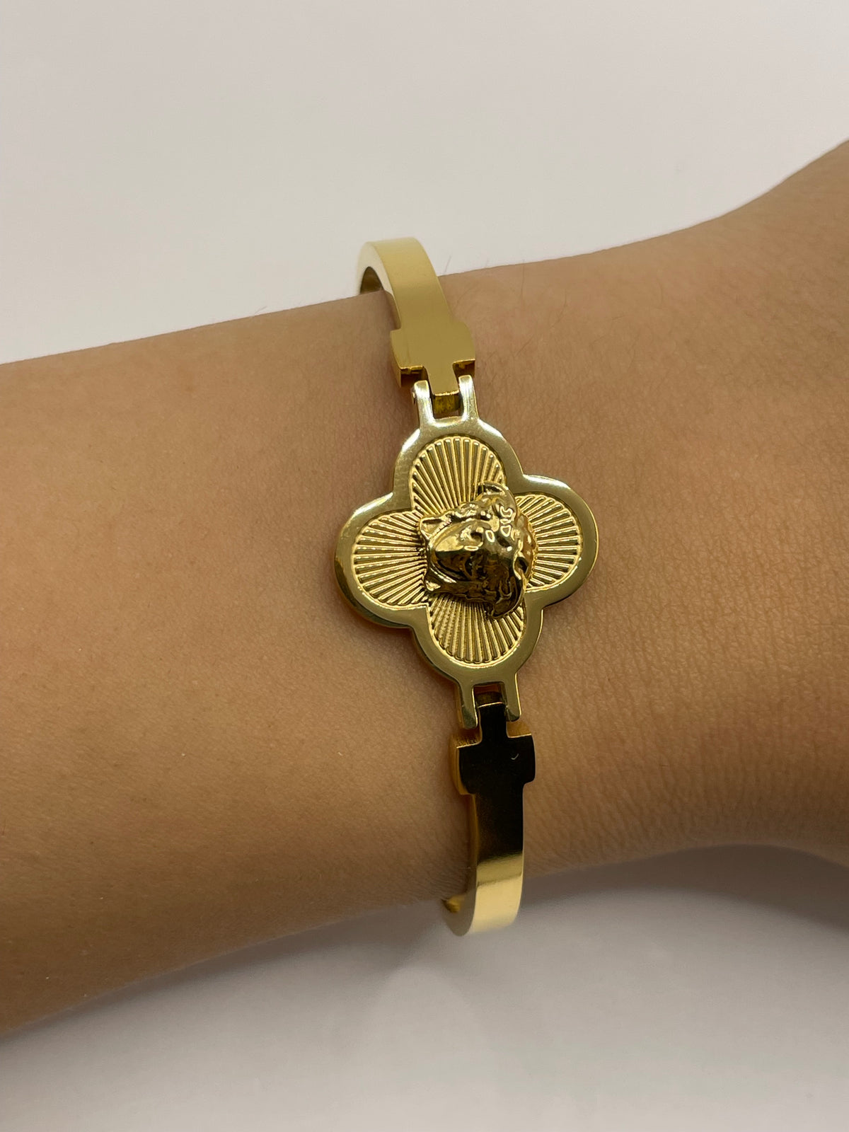 PULSERA TREBOL DORADA