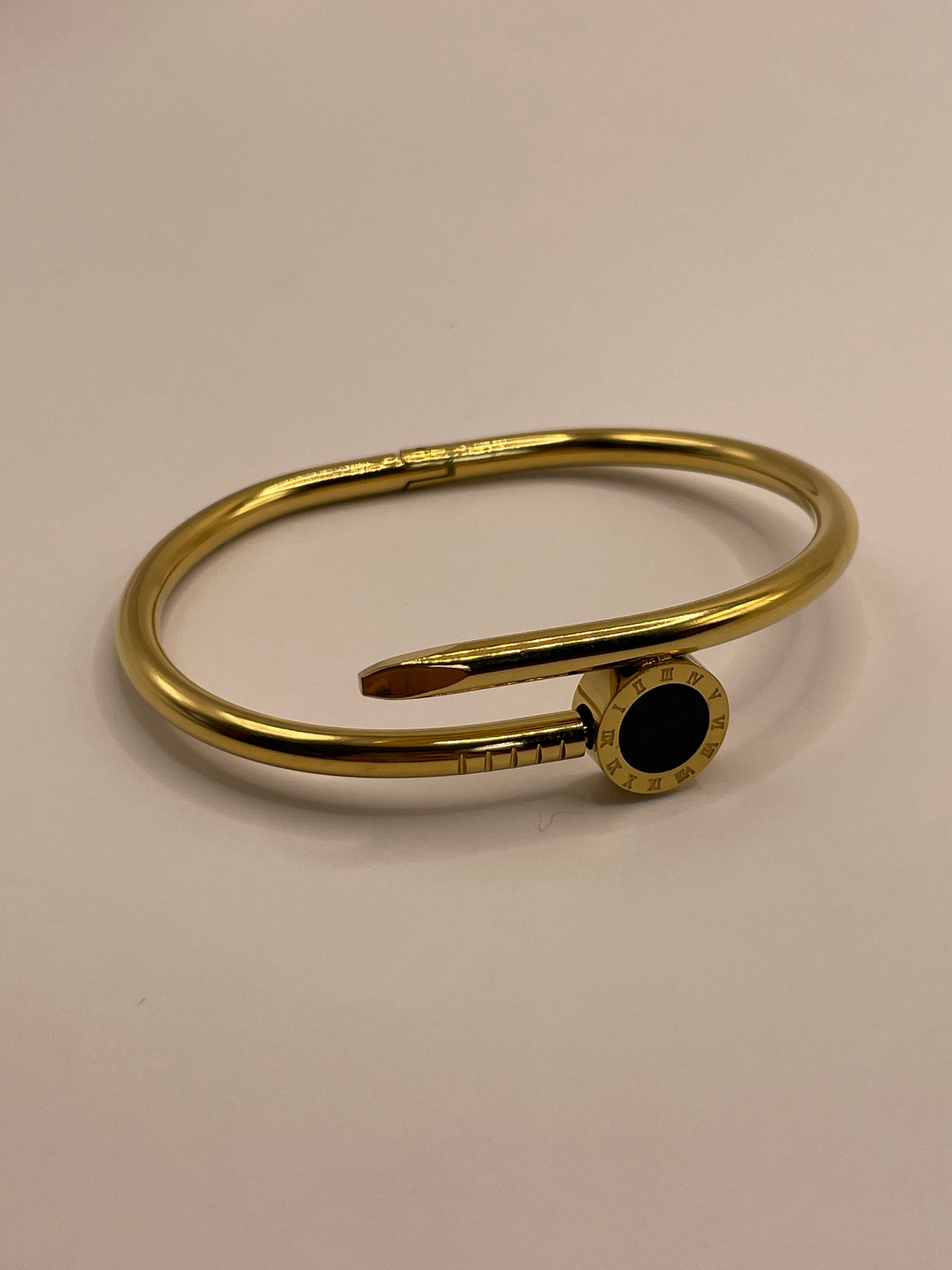 PULSERA CLAVO NEGRA