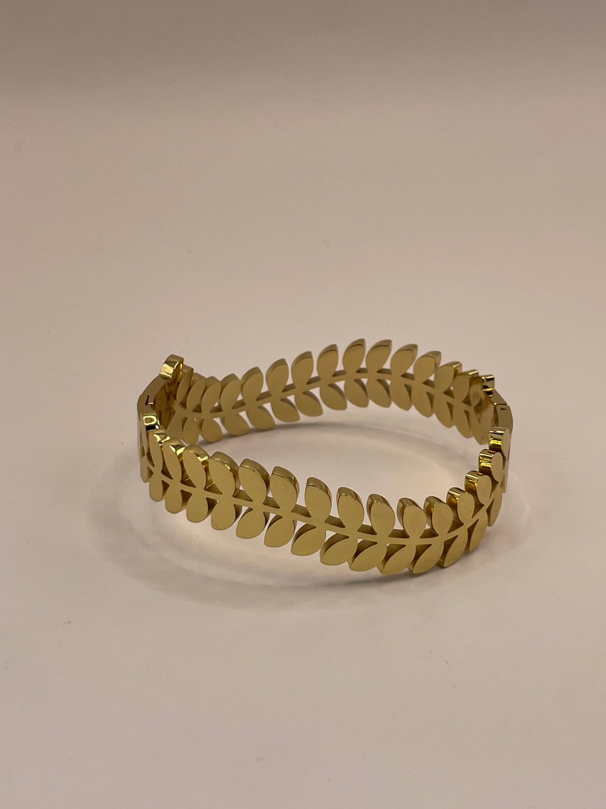 PULSERA TORCIDA DORADA