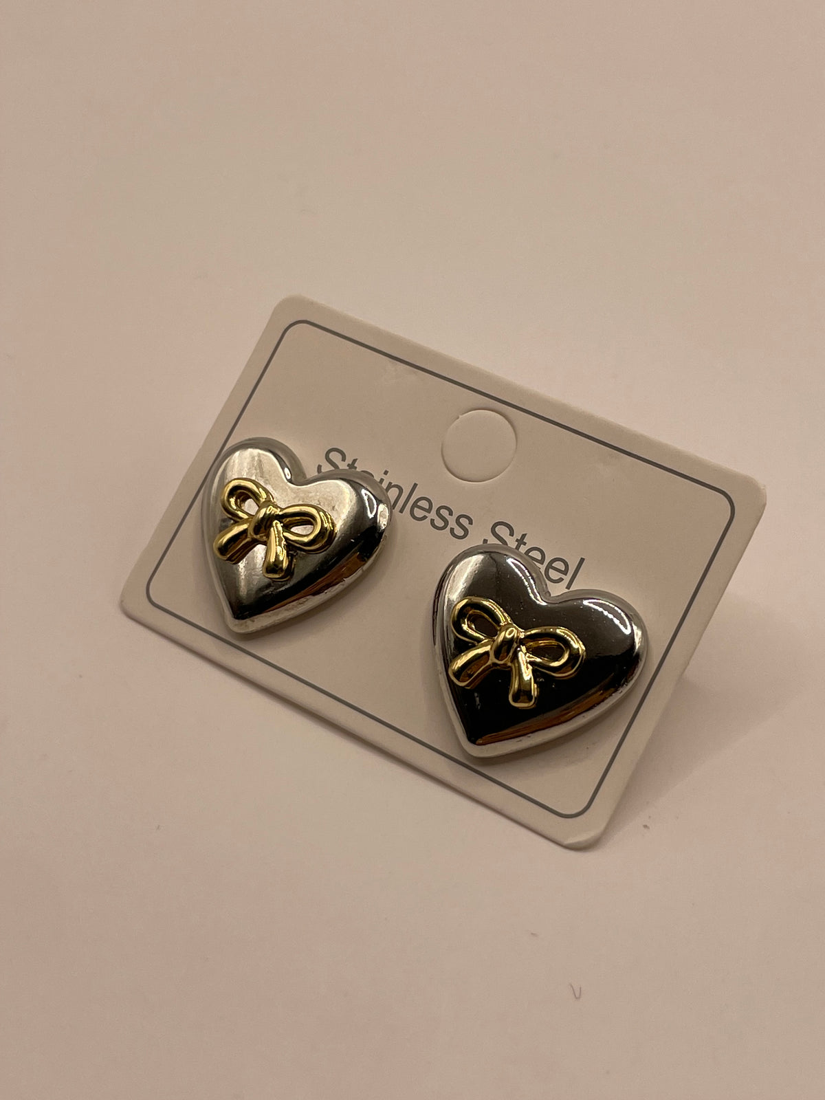 ARETES CORAZON MOÑO DORADO