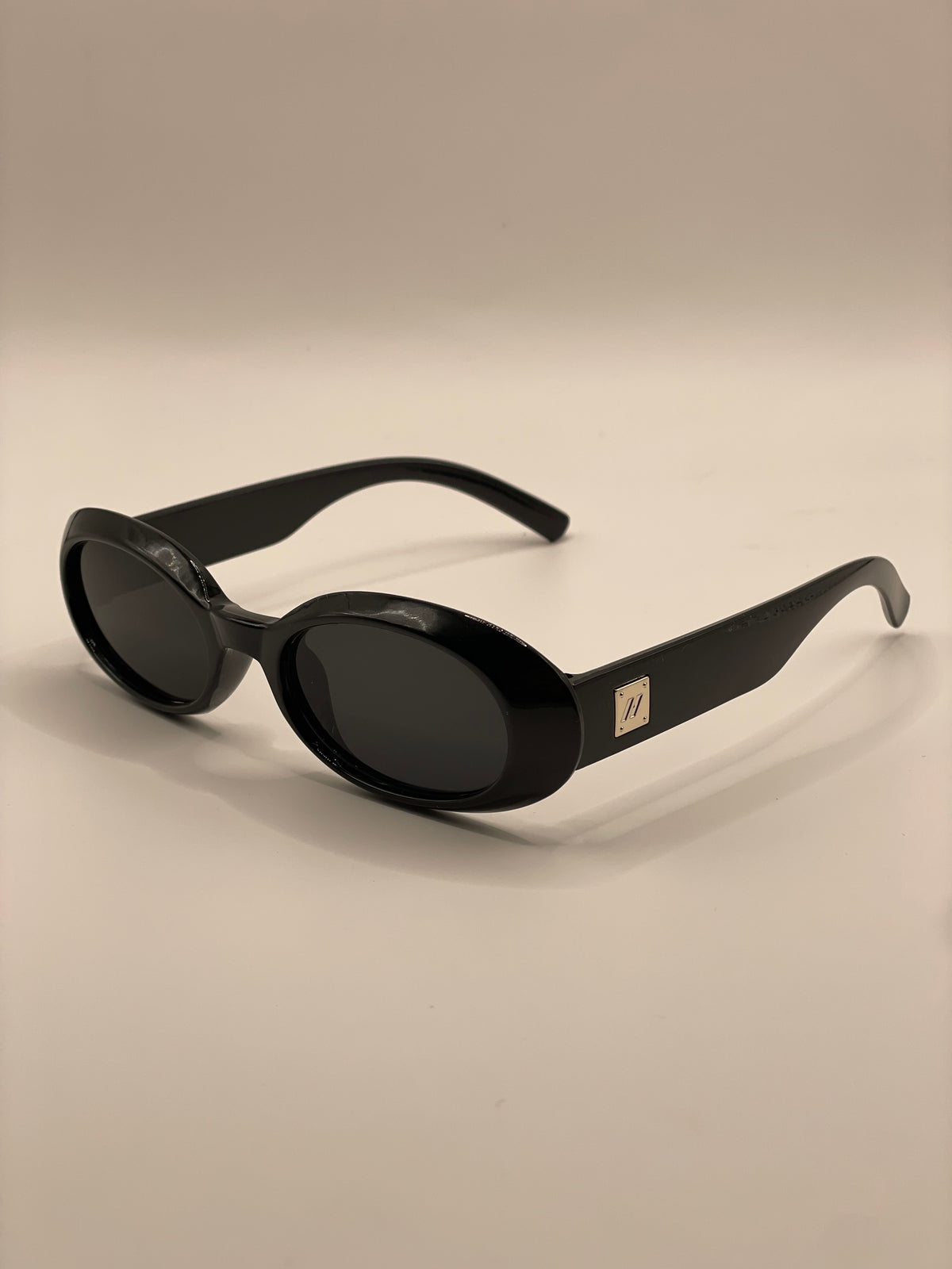 LENTES NEGROS OVALADOS