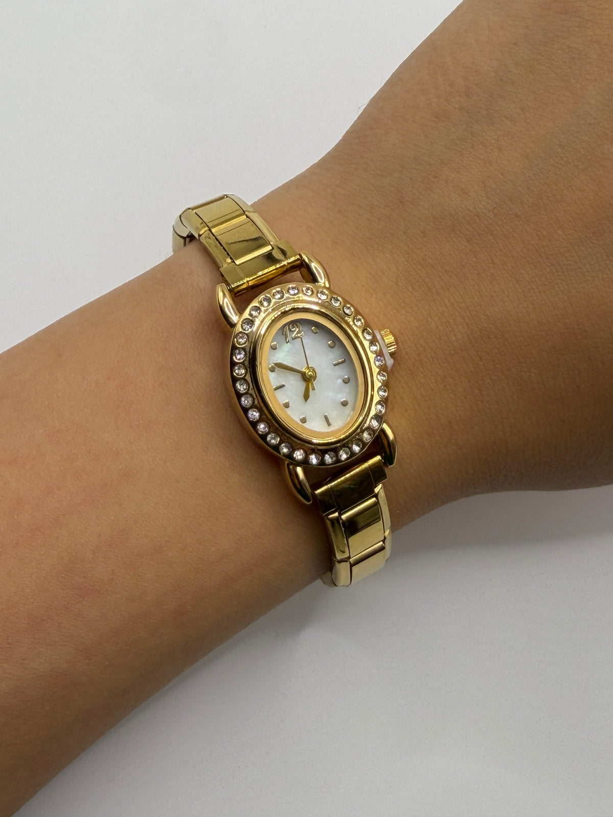 RELOJ ITALIANO DORADO OVALADO GLOW