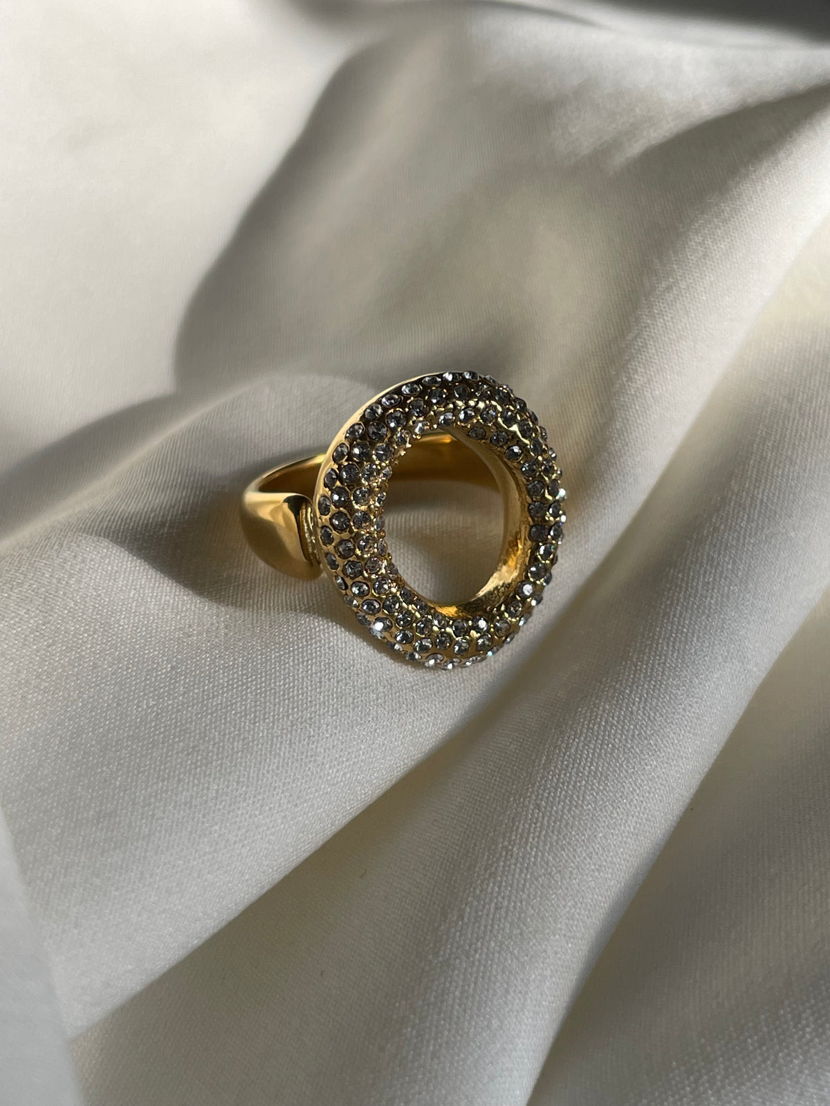 ANILLO ONDA CRISTALES AJUSTABLES