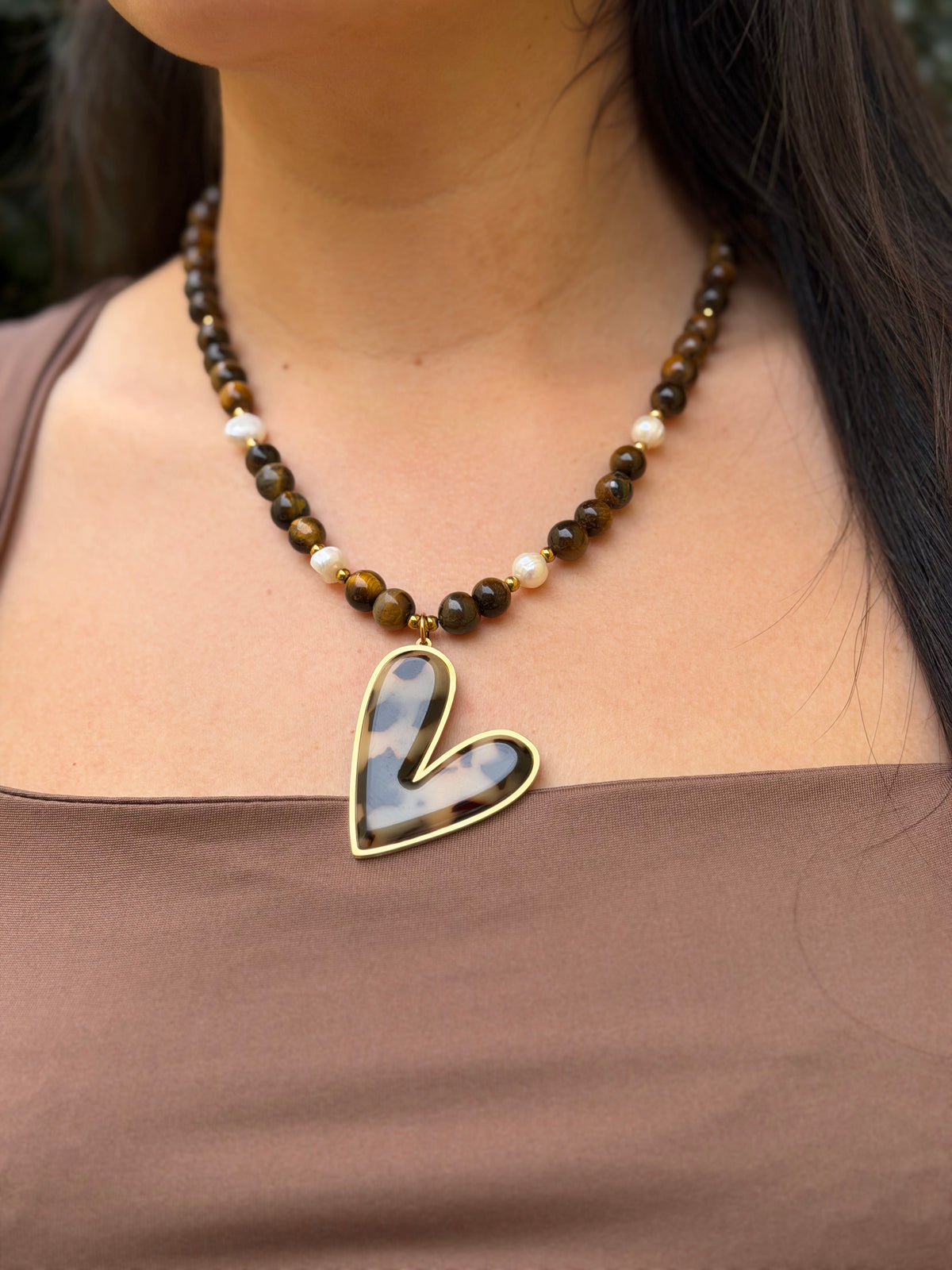 COLLAR CORAZON BROWN