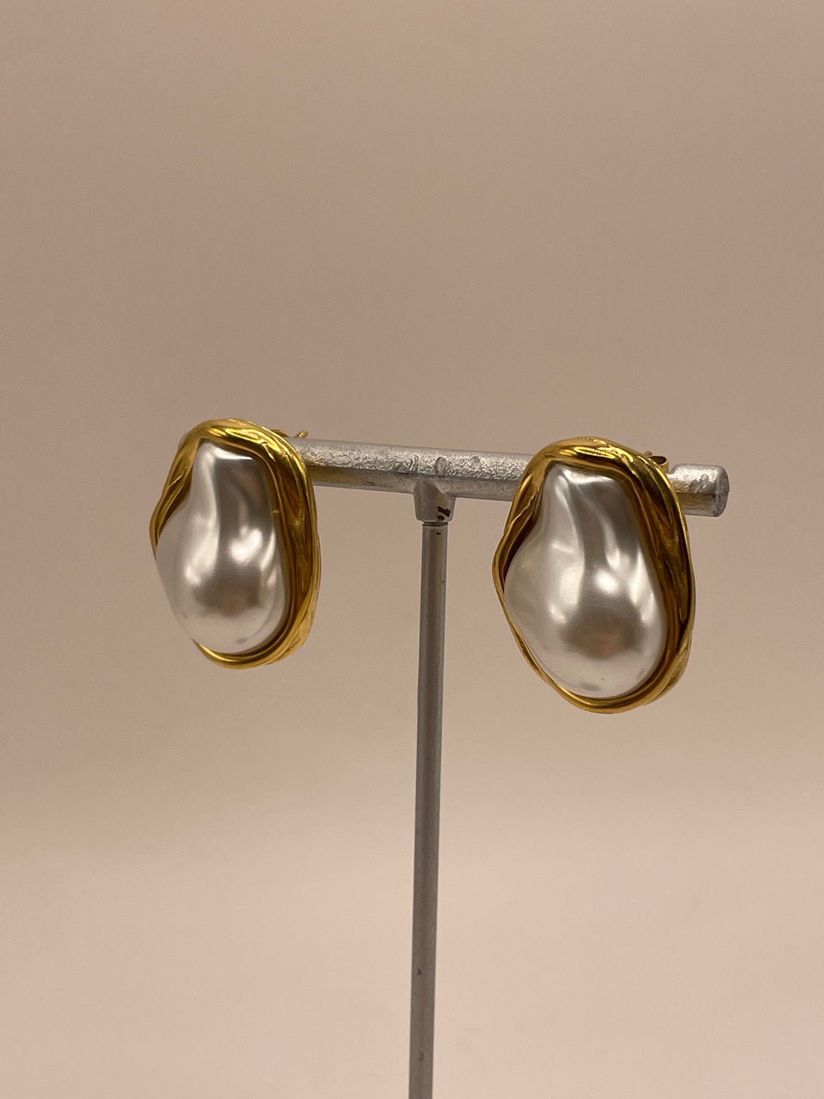 ARETES PERLA DORADO
