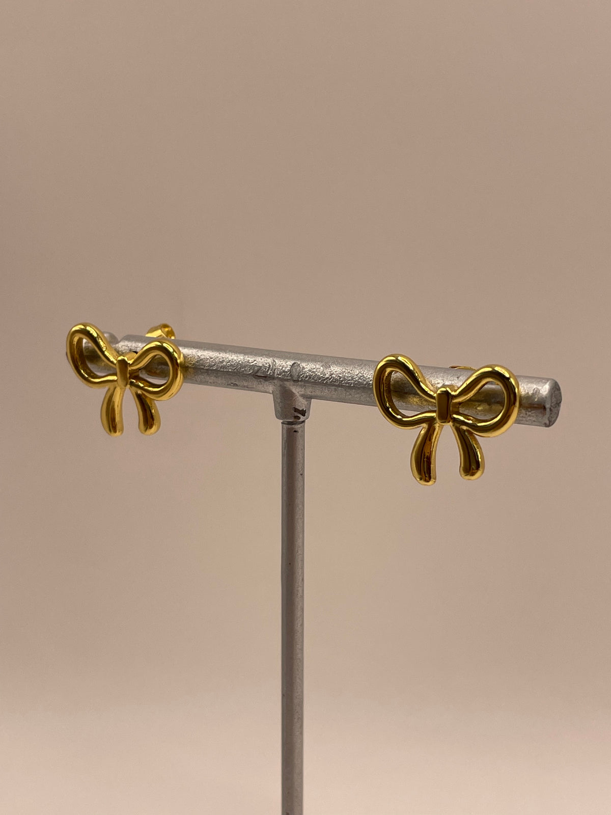 ARETES MOÑO DORADO