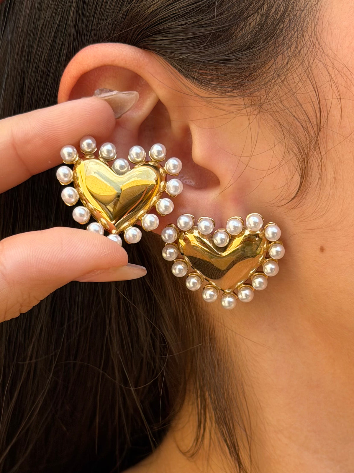 ARETES CORAZON PERLA DORADO