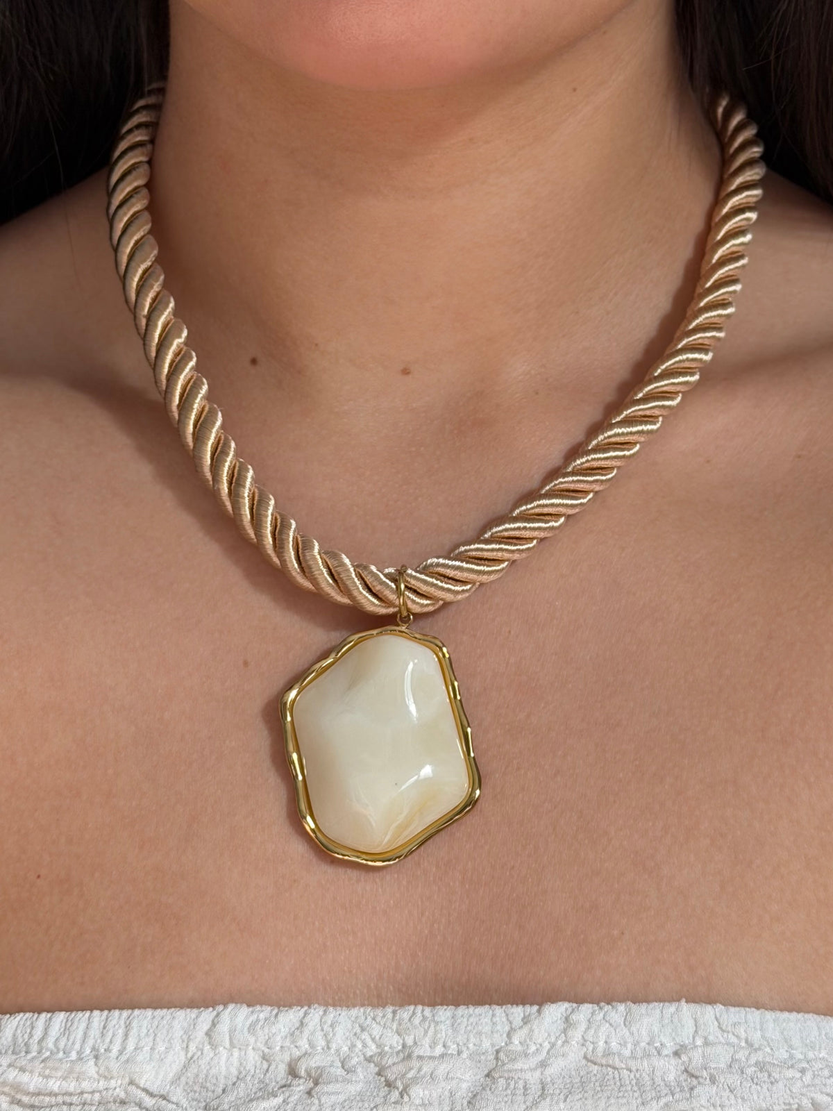COLLAR JULISSA BEIGE