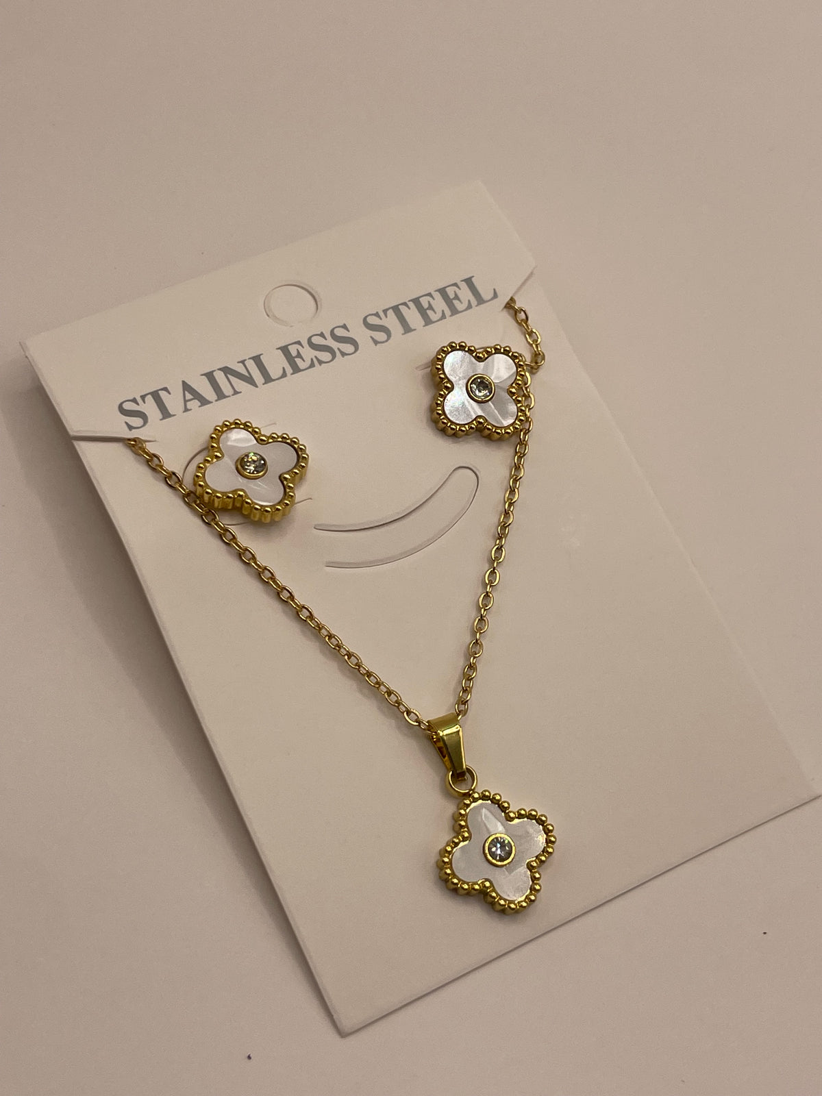 CONJUNTO TREBOL BLANCO DORADO