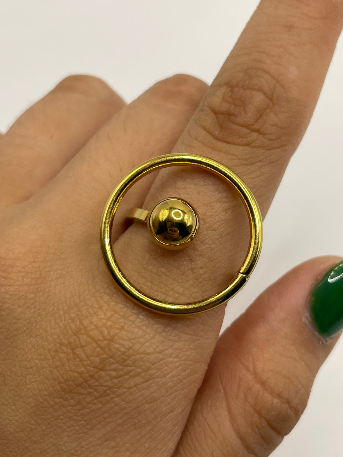 ANILLO CIRCULO PERLA AL CENTRO DORADO