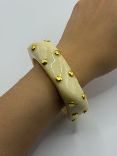 PULSERA RESINA CUADRADA BEIGE