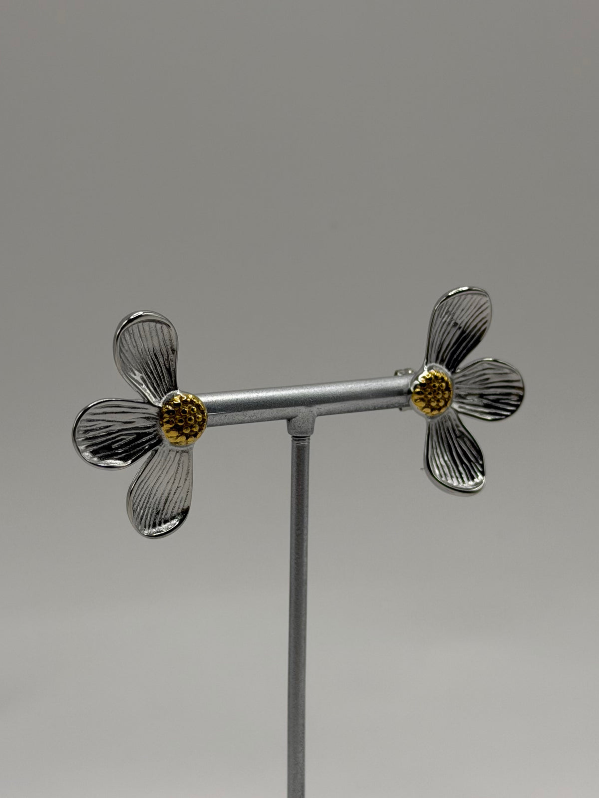 ARETES MEDIA FLOR