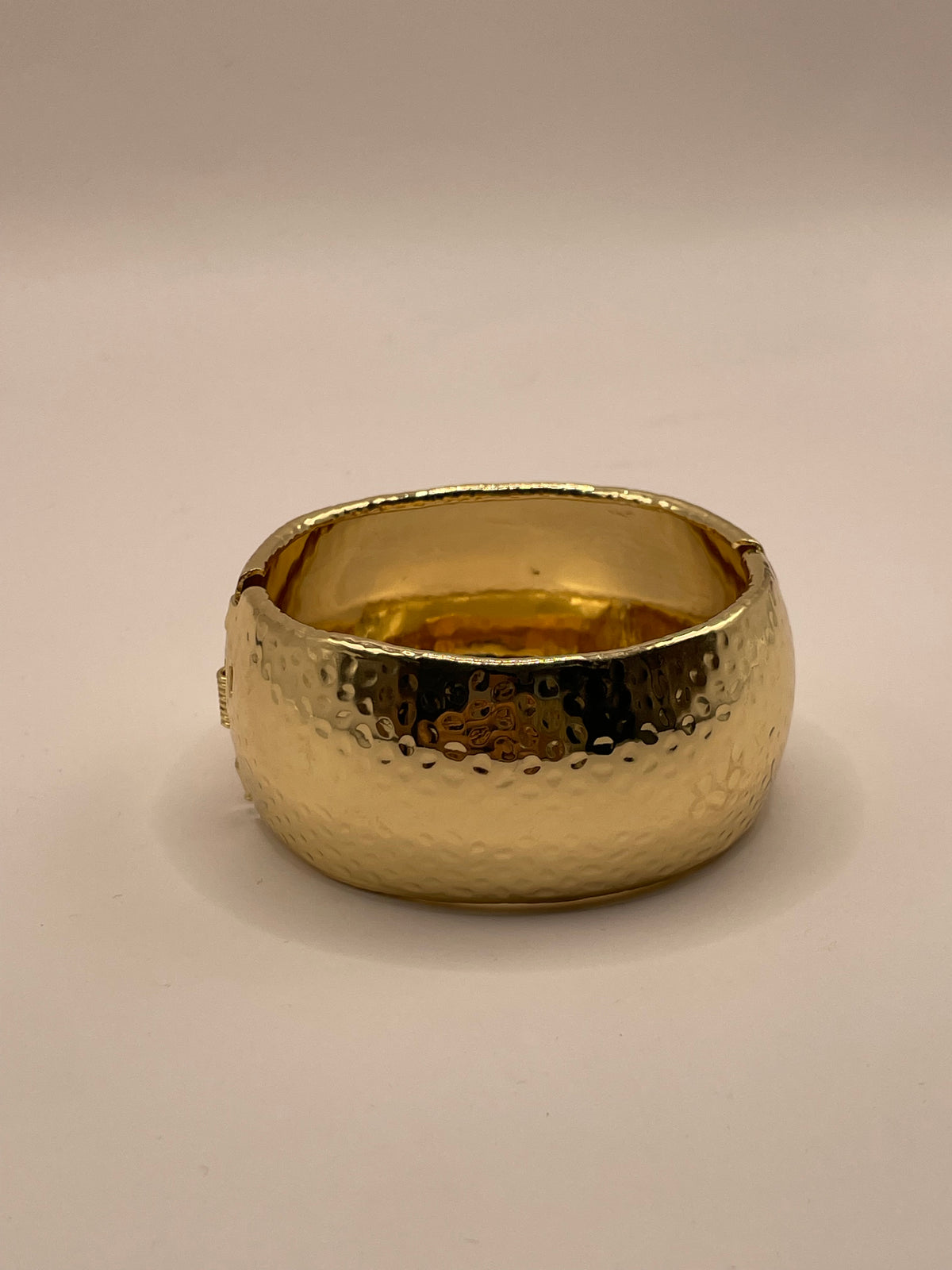 PULSERA GRUESA DORADA