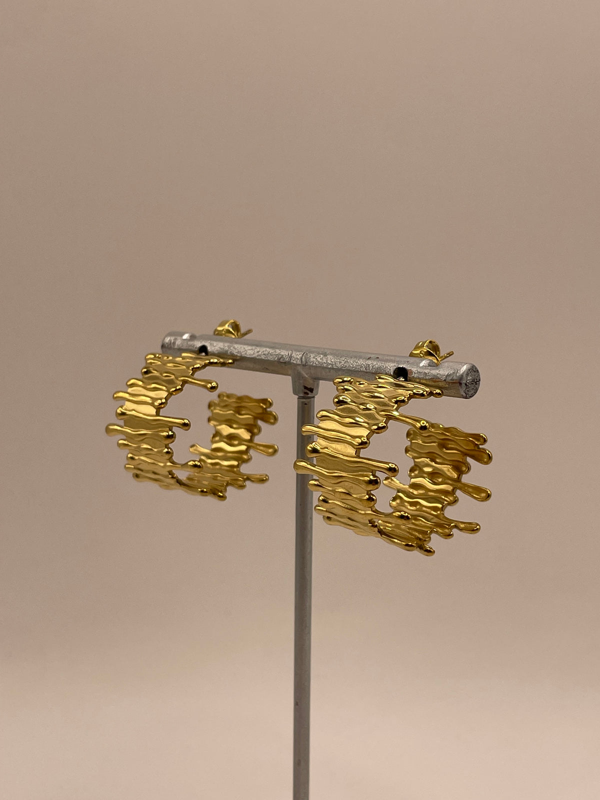 ARETES LINEAS DORADO