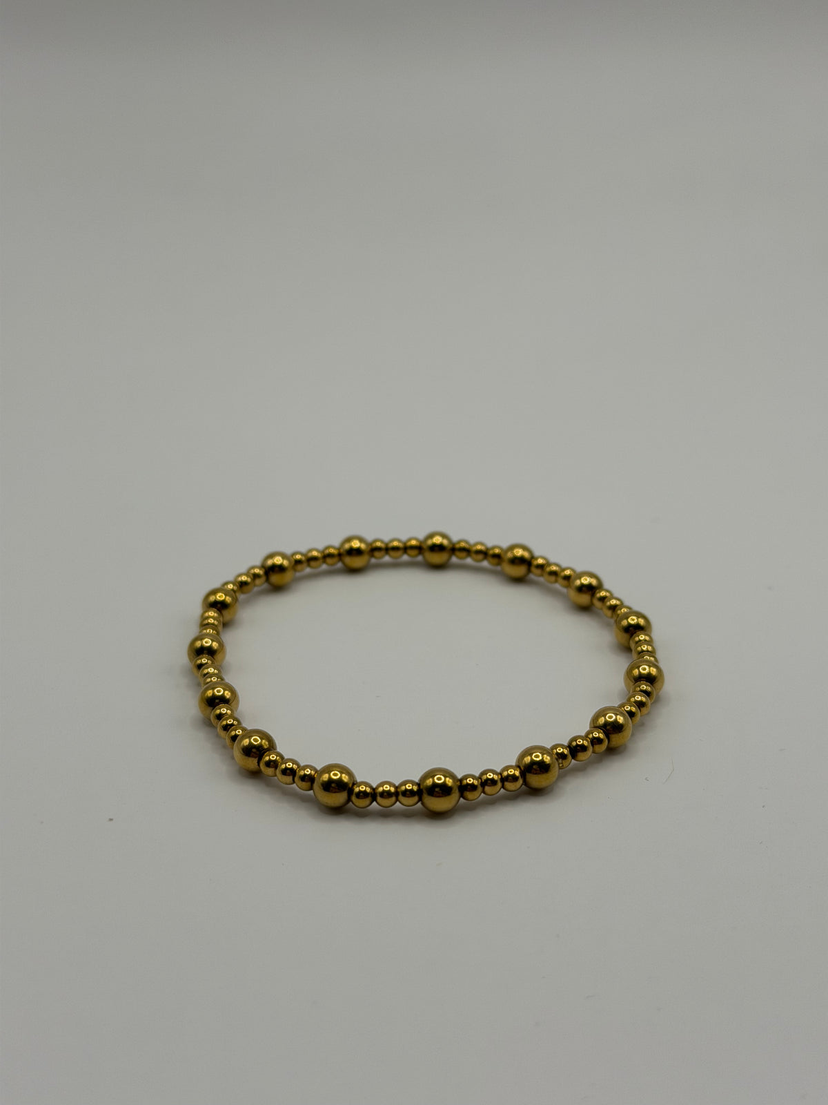 PULSERA CUENCAS DELGADA DORADA