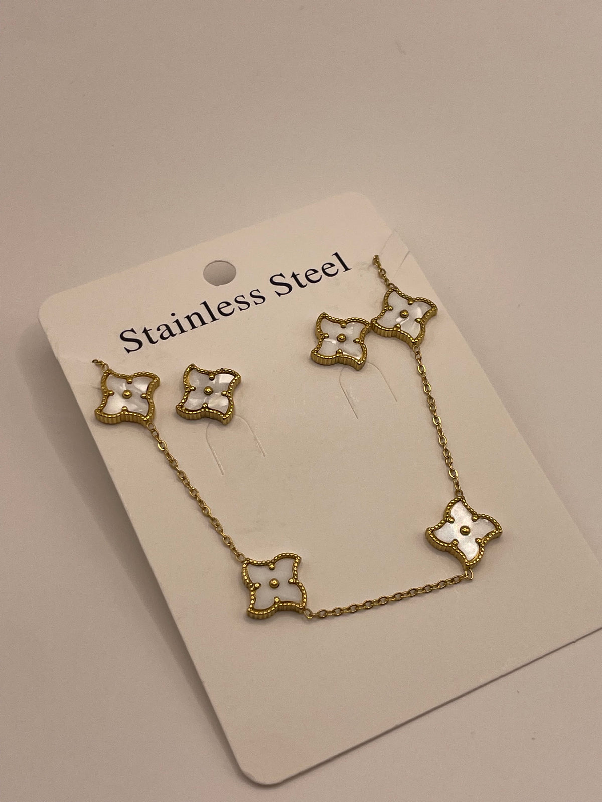 CONJUNTO TREBOL BLANCO DORADO