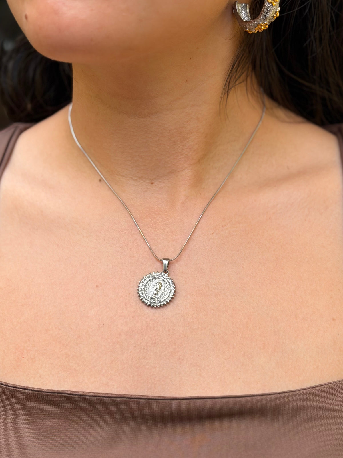 COLLAR VIRGEN PLATA
