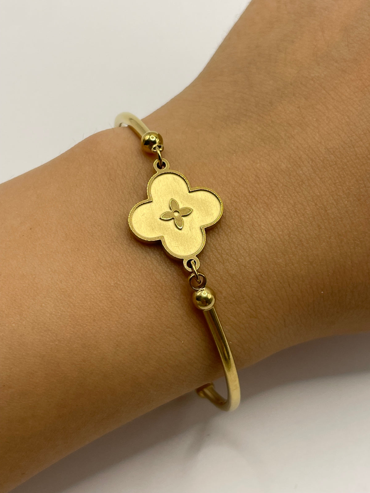 PULSERA TREBOL RIGIDA