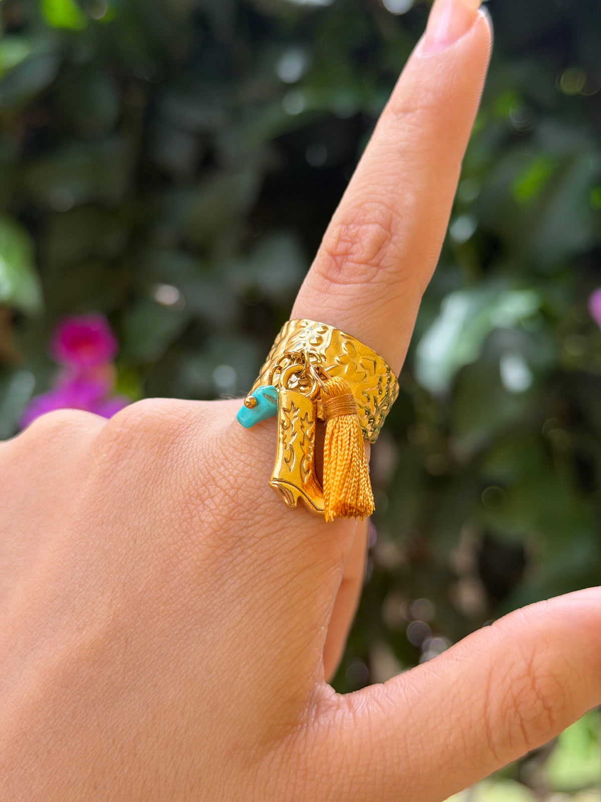 ANILLO BOTA POMPON