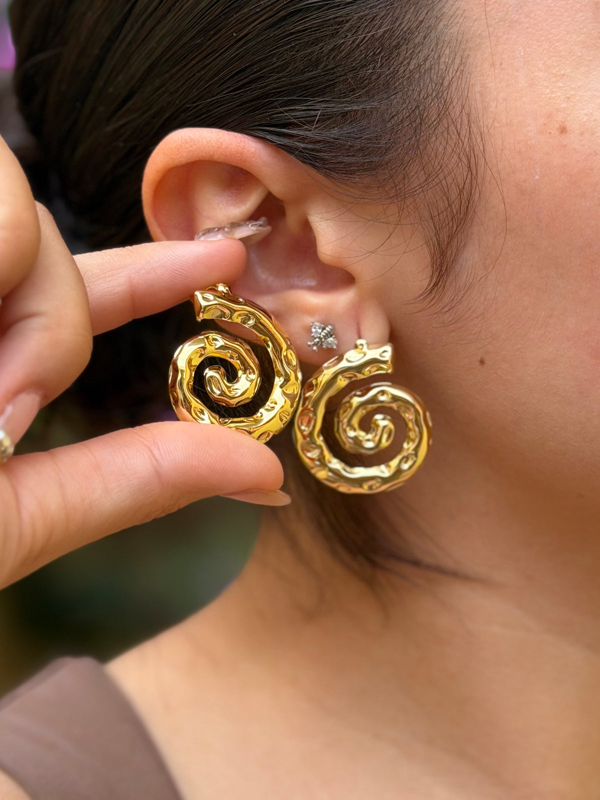 ARETES CARACOL DORADO