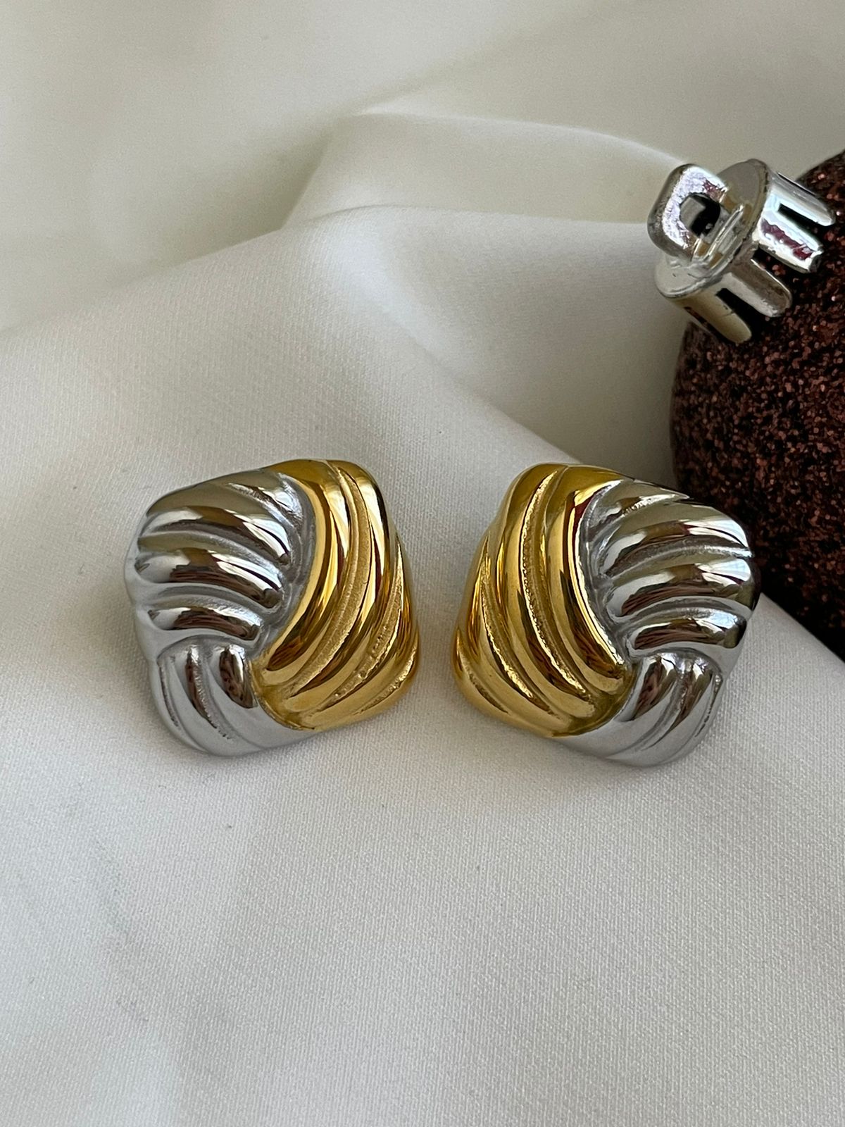 ARETES SAMANTHA