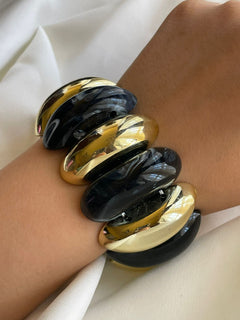 PULSERA RESINA NEGRA CON DORADO