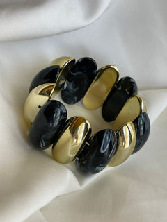 PULSERA RESINA NEGRA CON DORADO