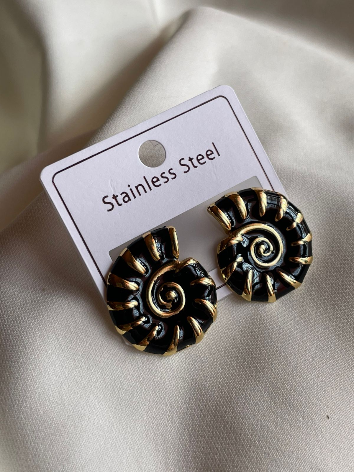 ARETES CARACOL BLACK