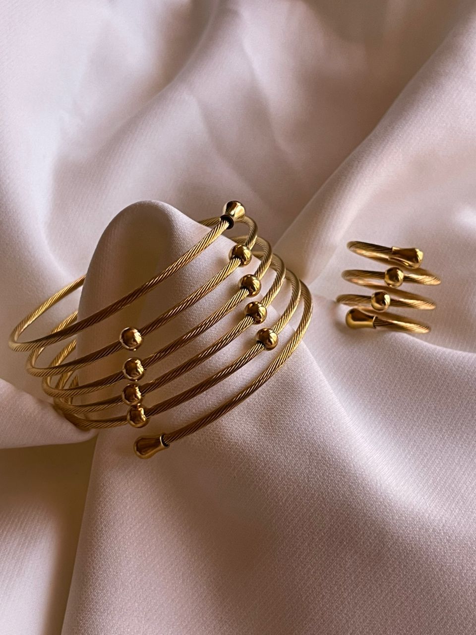 CONJUNTO PULSERA ANILLO DORADA