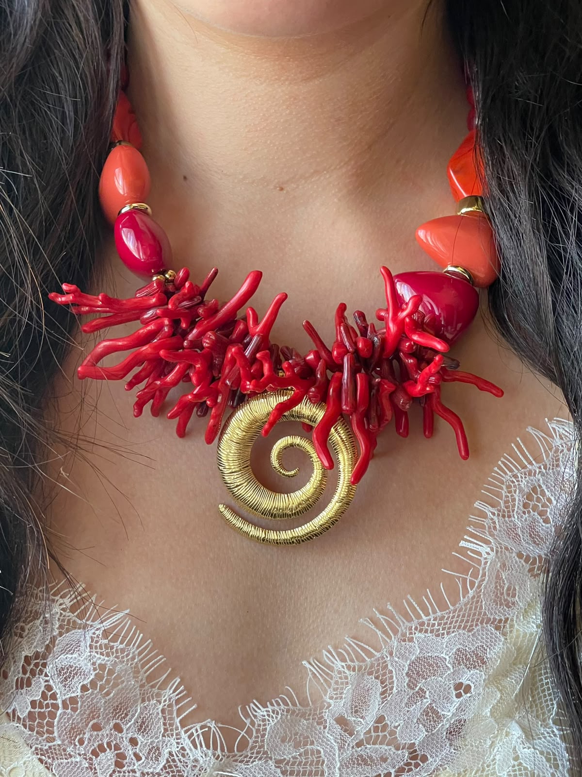 COLLAR CORAL ROJO ESPIRAL