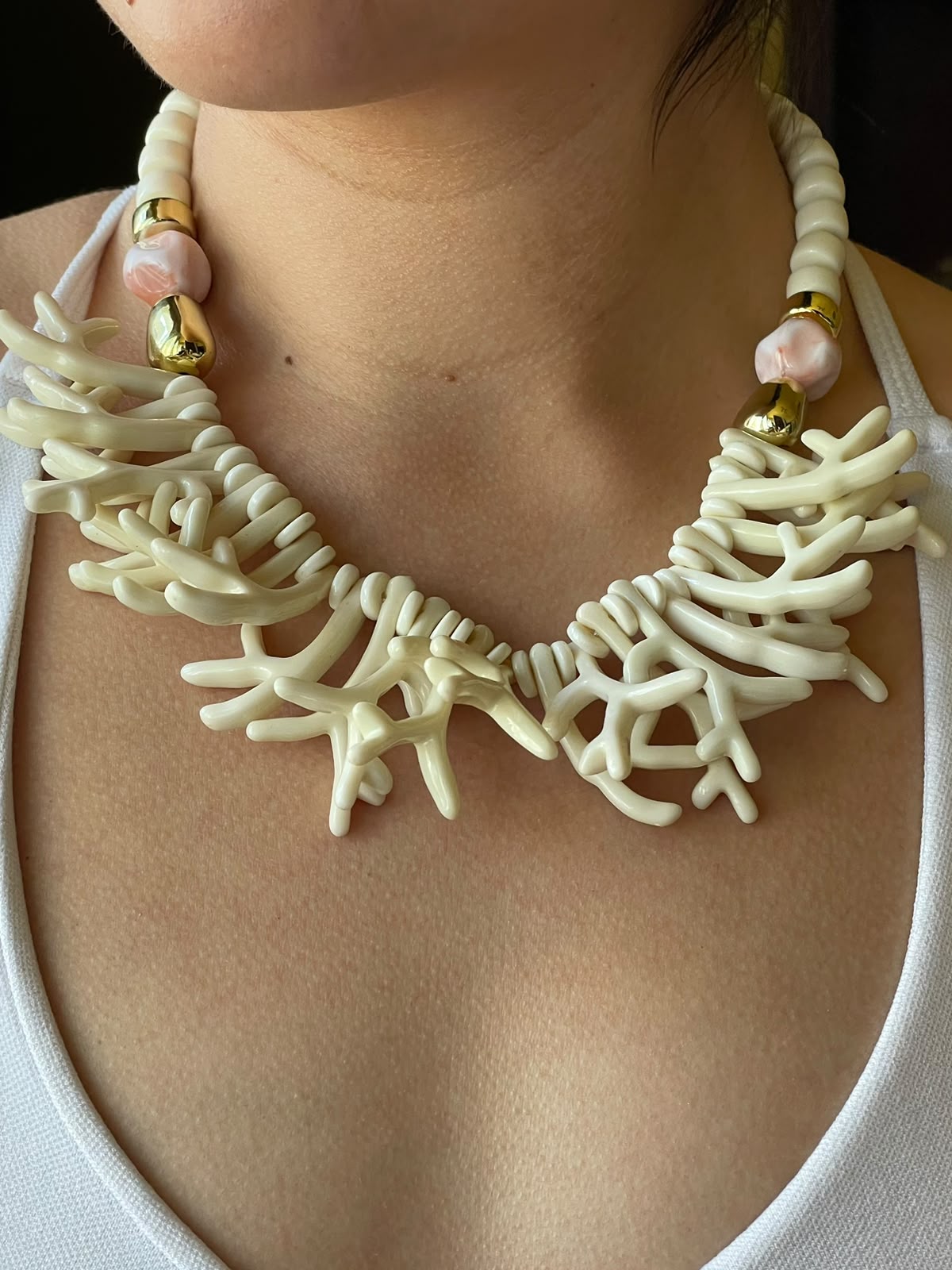 COLLAR CORAL BLANCO