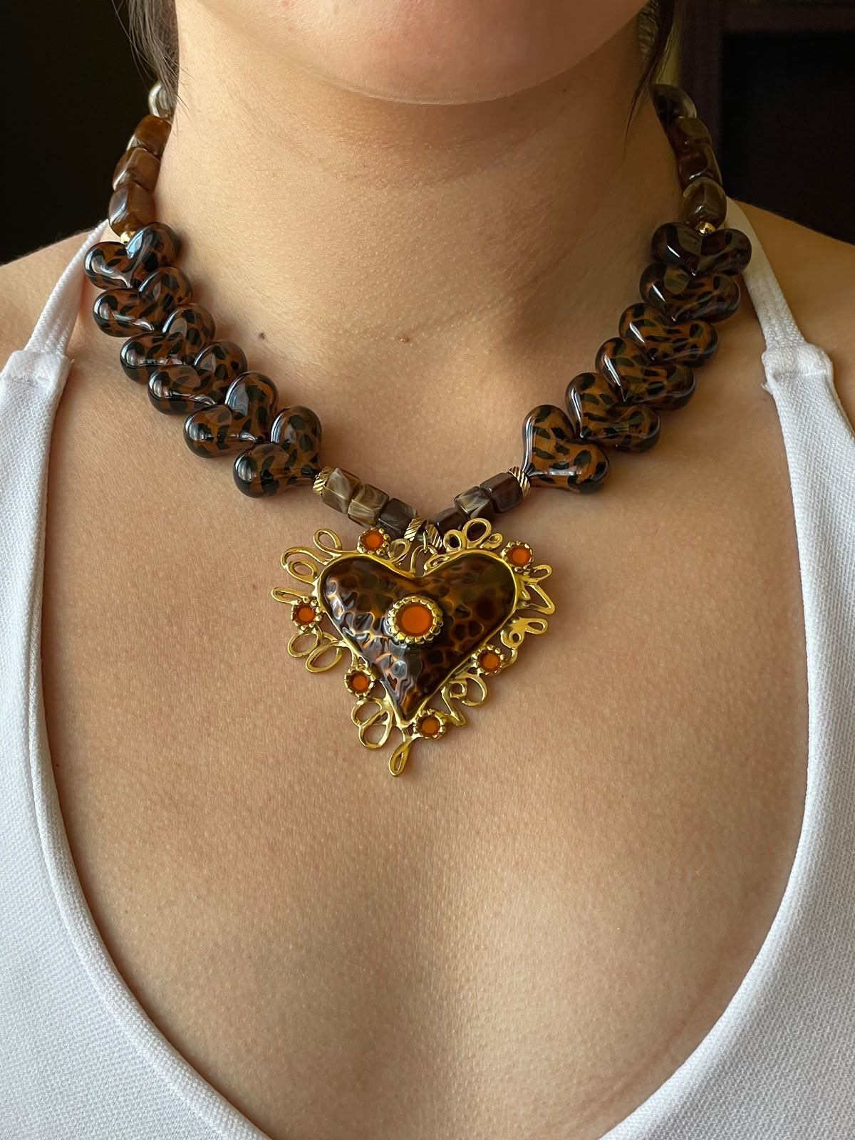COLLAR CORAZON BROWN