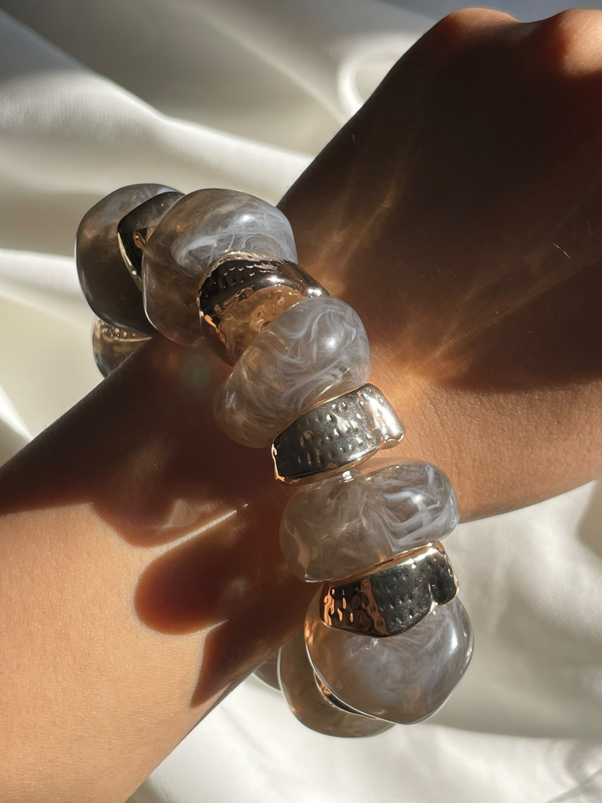 PULSERA RESINA GRIS
