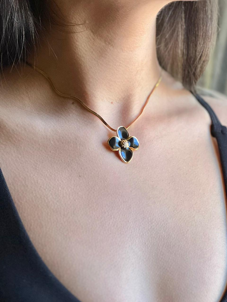 COLLAR ESTOCOLMO
