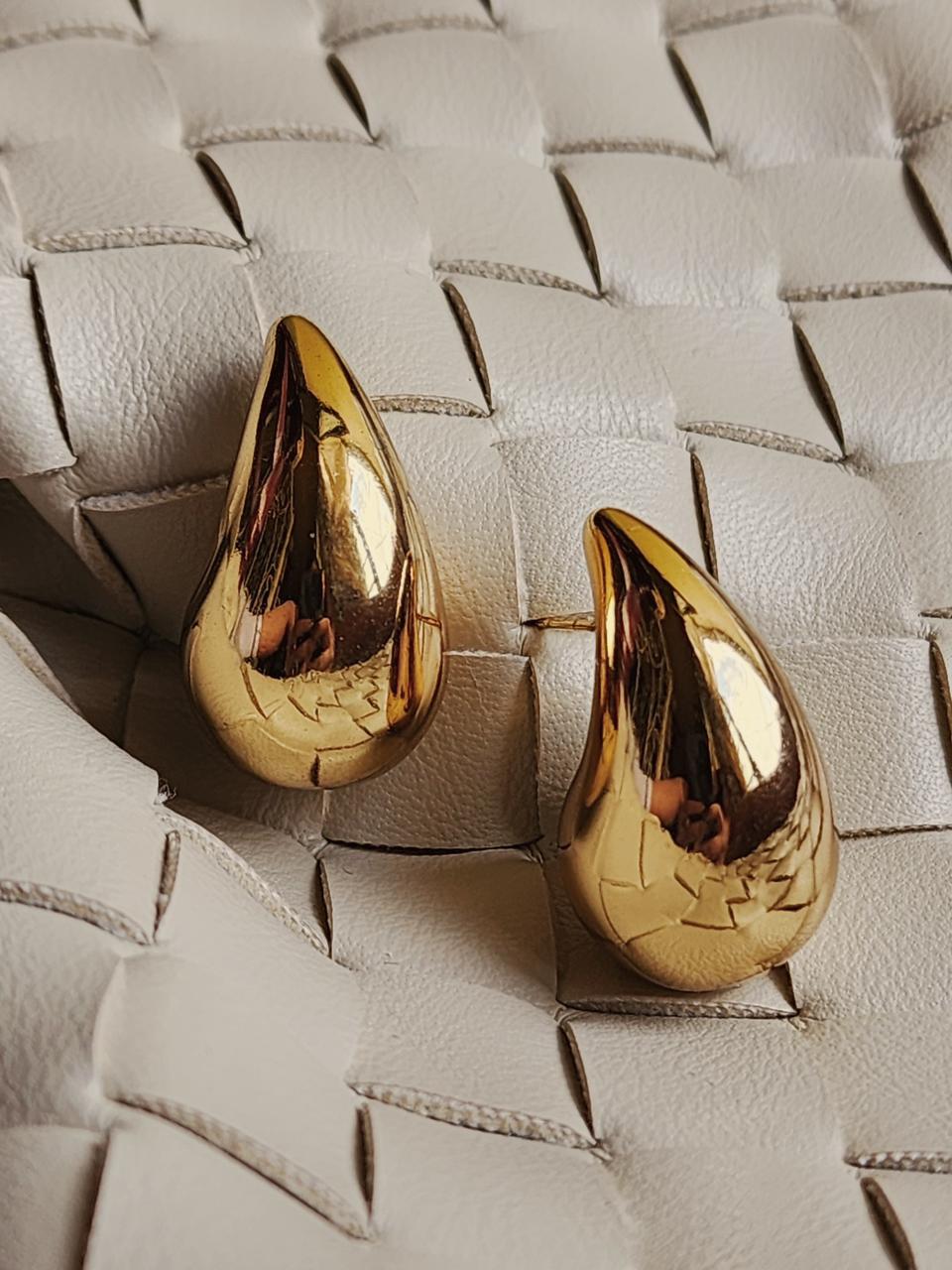 ARETES PARIS DORADOS